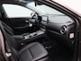 Hyundai Kona Electric EV Premium 64 kWh | Achteruitrijcamera | Stoelverkoeling | Sensoren | Head Up Dislay | Adaptieve Cruise