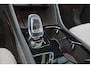 Volvo XC40 Extended Range Plus 82 kWh - IntelliSafe Assist & Surround - 360º Camera - Harman/Kardon audio - Verwarmde voorstoelen, stuur & achterbank - Parkeersensoren voor & achter - Elektr. bedienb. bestuurdersstoel met geheugen - Wollen bekleding - Draadloze tel. lader - Warmtepomp - Extra getint glas - Elektr. inklapbare trekhaak - 19' LMV