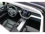Volvo XC60 T8 Plug-in hybrid AWD Ultra Dark | | Nieuwe auto | Luchtvering | Trekhaak Semi-Elektrisch | Panoramisch schuif- /kanteldak | 21" inch lichtmetalen velgen | Head-Up Display | 360 graden camera | Harman/Kardon Audiosysteem | Extra getint glas | Elektrisch verstelbare voorstoelen met geheugenfunctie | Stoel- / Stuurwielverwarming | Verwarmde achterbank | Volvo Guard Alarm Klasse 3 |