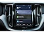 Volvo XC60 T8 Plug-in hybrid AWD Ultra Dark | | Nieuwe auto | Luchtvering | Trekhaak Semi-Elektrisch | Panoramisch schuif- /kanteldak | 21" inch lichtmetalen velgen | Head-Up Display | 360 graden camera | Harman/Kardon Audiosysteem | Extra getint glas | Elektrisch verstelbare voorstoelen met geheugenfunctie | Stoel- / Stuurwielverwarming | Verwarmde achterbank | Volvo Guard Alarm Klasse 3 |