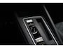 Volkswagen Golf 1.5 eTSI R-LINE | PDC | NAVI | APPLE CARPLAY | STOEL/STUURVERW. |