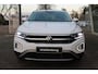 Volkswagen T-Roc 1.5 TSI 150pk Style DSG Automaat / Panorama dak / Navigatie / LM 17 inch / APP / LED Plus / Park Assist / Camera