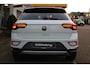 Volkswagen T-Roc 1.5 TSI 150pk Style DSG Automaat / Panorama dak / Navigatie / LM 17 inch / APP / LED Plus / Park Assist / Camera