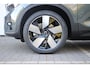 Volvo EC40 Single Motor Extended Range Ultra 82 kWh | Elektrisch bedienbare bestuurdersstoel met geheugen | Verwarmbare voorstoelen + Stuurwiel | Park Assist voor + achter | 360-Camera | Premium Audio by Harman Kardon | Warmtepomp | Adaptieve Cruise Control | Pilot Assist | Glazen panoramisch dak | Extra getint glas achter | Blind Spot Information System | Google Services | 20'' Lichtmetalen wielen |