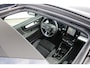 Volvo XC40 B4 197PK Plus Black Edition | Adaptieve Cruise Control met Pilot Assist | Premium audio by Harman Kardon | Elektrische voorstoelen met geheugen | Verwarmbare voorstoelen met geheugen | Park Assist voor + achter | 360 Parkeercamera | Keyless Entry | Adaptieve koplampen | Getint glas achter | 20'' Lichtmetalen wielen | Elektrisch glazen panorama-dak