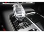 Volvo V90 2.0 T8 Plug-in hybrid AWD Ultra Dark Adaptieve Cruise Control met Pilot Assist | Verwarmde Voorstoelen en Stuurwiel | Panoramisch Schuif-/kanteldak | Gelamineerde zijruiten en achterruit | Bowers & Wilkens audiosysteem | Head-Up Display | 360º Camera | Blind Spot Information System | Verwarmbare achterbank | 20" Lichtmetalen wielen | Luchtvering | Massagefunctie voorstoelen