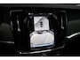 Volvo V90 2.0 T8 Plug-in hybrid AWD Ultra Dark Adaptieve Cruise Control met Pilot Assist | Verwarmde Voorstoelen en Stuurwiel | Panoramisch Schuif-/kanteldak | Gelamineerde zijruiten en achterruit | Bowers & Wilkens audiosysteem | Head-Up Display | 360º Camera | Blind Spot Information System | Verwarmbare achterbank | 20" Lichtmetalen wielen | Luchtvering | Massagefunctie voorstoelen