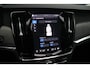 Volvo V90 2.0 T8 Plug-in hybrid AWD Ultra Dark Adaptieve Cruise Control met Pilot Assist | Verwarmde Voorstoelen en Stuurwiel | Panoramisch Schuif-/kanteldak | Gelamineerde zijruiten en achterruit | Bowers & Wilkens audiosysteem | Head-Up Display | 360º Camera | Blind Spot Information System | Verwarmbare achterbank | 20" Lichtmetalen wielen | Luchtvering | Massagefunctie voorstoelen