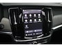 Volvo V90 2.0 T8 Plug-in hybrid AWD Ultra Dark Adaptieve Cruise Control met Pilot Assist | Verwarmde Voorstoelen en Stuurwiel | Panoramisch Schuif-/kanteldak | Gelamineerde zijruiten en achterruit | Bowers & Wilkens audiosysteem | Head-Up Display | 360º Camera | Blind Spot Information System | Verwarmbare achterbank | 20" Lichtmetalen wielen | Luchtvering | Massagefunctie voorstoelen