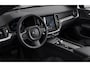 Volvo V60 2.0 B4 Essential Edition Adaptieve Cruise Control | Dodehoekwaarschuwing | Verwarmbare voorstoelen | Stuurwielverwarming | Parkeersensoren V+A | Achteruitrijcamera | Extra getint glas achter