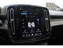 Volvo EC40 Single Motor Extended Range Ultra Black Ed. 82 kWh | Elektrisch bedienbare bestuurdersstoel met geheugen | Verwarmbare voorstoelen + Stuurwiel | Park Assist voor + achter | 360-Camera | Premium Audio by Harman Kardon | Warmtepomp | Adaptieve Cruise Control | Pilot Assist | Glazen panoramisch dak | Extra getint glas achter | Blind Spot Information System | Google Services | 20'' Lichtmetalen wielen |