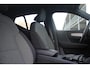 Volvo XC40 B4 Plus Dark | Semi-Elektrische Trekhaak| Verwarmbare Voorstoelen en Stuurwiel | Verwarmbare Voorruit | Premium Audio by Harman Kardon | Adaptieve Cruise Control | Park Assist