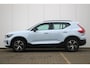 Volvo XC40 B4 Plus Dark | Semi-Elektrische Trekhaak| Verwarmbare Voorstoelen en Stuurwiel | Verwarmbare Voorruit | Premium Audio by Harman Kardon | Adaptieve Cruise Control | Park Assist