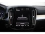 Volvo XC40 B4 Plus Dark | Semi-Elektrische Trekhaak| Verwarmbare Voorstoelen en Stuurwiel | Verwarmbare Voorruit | Premium Audio by Harman Kardon | Adaptieve Cruise Control | Park Assist
