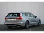 Volvo V60 T6 Plug-in hybrid AWD Plus Dark | Adaptive Cruise & Pilot Assist | Stoelverwarming Voor & Achter | Stuurverwarming | Semi-Elektrische Trekhaak | Verwarmbare Voorruit | Premium Audio by Harman Kardon | 360 Camera |