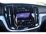 Volvo V60 T6 Plug-in hybrid AWD Plus Dark | Adaptive Cruise & Pilot Assist | Stoelverwarming Voor & Achter | Stuurverwarming | Semi-Elektrische Trekhaak | Verwarmbare Voorruit | Premium Audio by Harman Kardon | 360 Camera |