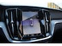 Volvo V60 T6 Plug-in hybrid AWD Plus Dark | Adaptive Cruise & Pilot Assist | Stoelverwarming Voor & Achter | Stuurverwarming | Semi-Elektrische Trekhaak | Verwarmbare Voorruit | Premium Audio by Harman Kardon | 360 Camera |