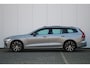 Volvo V60 T6 Plug-in hybrid AWD Plus Dark | Adaptive Cruise & Pilot Assist | Stoelverwarming Voor & Achter | Stuurverwarming | Semi-Elektrische Trekhaak | Verwarmbare Voorruit | Premium Audio by Harman Kardon | 360 Camera |