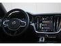 Volvo V60 T6 Plug-in hybrid AWD Plus Dark | Adaptive Cruise & Pilot Assist | Stoelverwarming Voor & Achter | Stuurverwarming | Semi-Elektrische Trekhaak | Verwarmbare Voorruit | Premium Audio by Harman Kardon | 360 Camera |