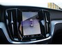 Volvo V60 T6 Plug-in hybrid AWD Plus Dark | Adaptive Cruise & Pilot Assist | Stoelverwarming Voor & Achter | Stuurverwarming | Semi-Elektrische Trekhaak | Verwarmbare Voorruit | Premium Audio by Harman Kardon | 360 Camera |