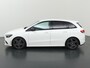 Mercedes-Benz B-klasse 180 Business Solution AMG | Night | Trekhaak | Widescreen Stoelverwarming | Achteruitrijcamera |