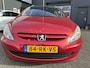 Peugeot 307 1.6  7 pers! Cruise control, Airco, Trekhaak, Nieuwe APK!