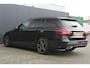 Mercedes-Benz C-klasse Estate 200 Business Solution AMG 184pk | Incl. 12 maanden garantie 1e Eigenaar | 360 Camera | Stoelverwarming | Apple Carplay | Sportstoelen Leer | LED verlichting | Zwarte hemel | Elektr. kofferbak | Navigatie | Cruise control | Virtual cockpit | Bomvolle C-Klasse! |