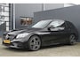 Mercedes-Benz C-klasse Estate 200 Business Solution AMG 184pk | Incl. 12 maanden garantie 1e Eigenaar | 360 Camera | Stoelverwarming | Apple Carplay | Sportstoelen Leer | LED verlichting | Zwarte hemel | Elektr. kofferbak | Navigatie | Cruise control | Virtual cockpit | Bomvolle C-Klasse! |