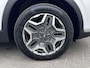 Hyundai Santa Fe 1.6 T-GDI PHEV 265pk Premium Sky 7 P. Automaat / Fabr. garantie  tot 09-2027 ** / Zeven persoons / 1.350 kg trekgewicht /  EAER 58 km / Schuifdak / Leder / HUD / Navi / Apple Carplay Android / 18" LM wielen /
