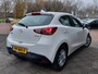 Mazda 2 1.5 Skyactiv-G 90pk Dynamic | 1ste Eigenaar + Origineel NL | Navi | Airco | Cruise | Bluetooth Carkit+Streaming | Pdc | Rijstrooksensor | Standkachel | Mistlampen | 15''lm