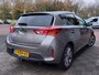 Toyota Auris 1.8 Hybrid Lease 5-Deurs | Origineel NL | Navi | Clima | Cruise | Panoramadak | Pdc + Achteruitrijcamera | Licht+Regensensor | Privacy Glass | 17''lm | Trekhaak