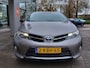 Toyota Auris 1.8 Hybrid Lease 5-Deurs | Origineel NL | Navi | Clima | Cruise | Panoramadak | Pdc + Achteruitrijcamera | Licht+Regensensor | Privacy Glass | 17''lm | Trekhaak