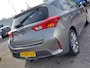Toyota Auris 1.8 Hybrid Lease 5-Deurs | Origineel NL | Navi | Clima | Cruise | Panoramadak | Pdc + Achteruitrijcamera | Licht+Regensensor | Privacy Glass | 17''lm | Trekhaak