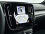 Volvo EX40 Single Motor Extended Range 82kWh Ultra Black Edition | 20" | Leder / Nubuck | Panoramadak | Harman Kardon | 360 Camera | Elektr. verst. stoelen | Pixel LED | Adaptieve cruise | BLIS |