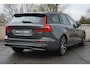 Volvo V60 2.0 T6 Plug-in hybrid AWD Plus Dark Verwarmbare voorruit | Contourstoelen | Trekhaak | Harman/Kardon | 360 camera | Pilot Assist