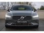 Volvo V60 2.0 T6 Plug-in hybrid AWD Plus Dark Verwarmbare voorruit | Contourstoelen | Trekhaak | Harman/Kardon | 360 camera | Pilot Assist