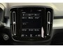 Volvo XC40 T4 Momentum Pro | Trekhaak | Verwarmbare Voorstoelen | Parkeercamera | Harman Kardon Audio | Apple Carplay / Android Auto | Navigatie | Lederen Bekleding | Cruise Control | 18'' Lichtmetalen Velgen