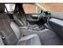Volvo XC40 T4 Momentum Pro | Trekhaak | Verwarmbare Voorstoelen | Parkeercamera | Harman Kardon Audio | Apple Carplay / Android Auto | Navigatie | Lederen Bekleding | Cruise Control | 18'' Lichtmetalen Velgen
