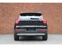 Volvo XC40 T4 Momentum Pro | Trekhaak | Verwarmbare Voorstoelen | Parkeercamera | Harman Kardon Audio | Apple Carplay / Android Auto | Navigatie | Lederen Bekleding | Cruise Control | 18'' Lichtmetalen Velgen