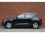 Volvo XC40 T4 Momentum Pro | Trekhaak | Verwarmbare Voorstoelen | Parkeercamera | Harman Kardon Audio | Apple Carplay / Android Auto | Navigatie | Lederen Bekleding | Cruise Control | 18'' Lichtmetalen Velgen