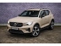 Volvo XC40 2.0 B4 Plus Dark | Trekhaak | Adaptive Cruise Control | Dode hoek detectie BLIS | Harman/Kardon audio | Elektrische stoelverstelling | Stoel- en stuurverwarming | Verwarmde Voorruit |