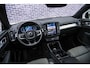 Volvo XC40 2.0 B4 Plus Dark | Trekhaak | Adaptive Cruise Control | Dode hoek detectie BLIS | Harman/Kardon audio | Elektrische stoelverstelling | Stoel- en stuurverwarming | Verwarmde Voorruit |