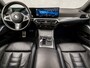 BMW 3-Serie Touring 330e M Sport 293Pk Automaat (KUIPSTOELEN, PANORAMADAK, HEAD-UP DISPLAY, HARMAN/KARDON, ADAPTIVE CRUISE, M SPORTSTOELEN, SFEERVERLICHTING, ELEK ACHTERKLEP, APPLE CARPLAY, KEYLESS, CAMERA, NIEUWSTAAT)