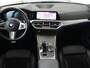BMW 3-Serie 318i M Sport | 26.200km NAP | Trekhaak | Stoelverwarming | Camera | Sfeerverlichting | Carplay | Sportstoelen | Adaptief LED | Navigatie | Live Cockpit | Climate control | Park Assist