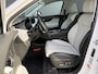 Hyundai Santa Fe 1.6 T-GDI HEV Premium Plus Sky 5P / Navigatie / 1650 trekgewicht / Elektrische stoelverstelling met Geheugenfunctie / Achteruitrijcamera / Stoelverwarming / Schuif- Kantel dak /