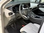 Hyundai Santa Fe 1.6 T-GDI HEV Premium Plus Sky 5P / Navigatie / 1650 trekgewicht / Elektrische stoelverstelling met Geheugenfunctie / Achteruitrijcamera / Stoelverwarming / Schuif- Kantel dak /