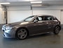 Mercedes-Benz A-klasse 160 Advantage AMG pakket!! Full options, Navigatie, Achteruitrijcamera,  Pdc V/A, Xenon, Sportstoelen, Alcantara/Leder, Led verlichting, Cruise controle, Lm velgen 18'', Nederlandse auto!! Bovag afleverpakket 695,-