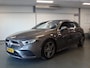 Mercedes-Benz A-klasse 160 Advantage AMG pakket!! Full options, Navigatie, Achteruitrijcamera,  Pdc V/A, Xenon, Sportstoelen, Alcantara/Leder, Led verlichting, Cruise controle, Lm velgen 18'', Nederlandse auto!! Bovag afleverpakket 695,-