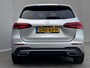 Mercedes-Benz B-klasse 180 Business Solution Luxury Automaat / Virtual Cockpit / Navigatie / Stoelverwarming / Elektrische klep / Apple Carplay Android / 17"LM wielen met All Season banden /