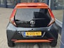 Toyota Aygo 1.0 VVT-i x-JBL | Zeer Complete Uitvoering | Multimediascherm met Navigatie via Telefoon | Climate Control | Camera | Lichtmetalen Velgen | Mistlampen | JBL Audio met Subwoofer | Volledig Dealer Onderhouden | Bi-Tone Kleurstelling |